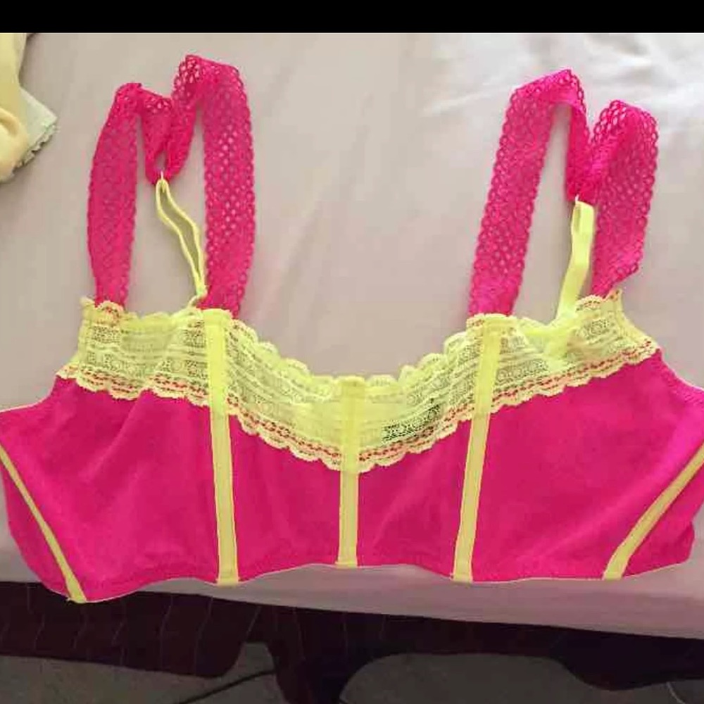 NWOT Love Haus (Beach Bunny) Bra XL